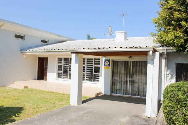 3 Bedroom Property for Sale in Loumar Western Cape